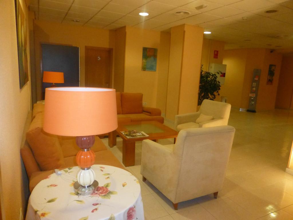 Hostal El Val Alcalá de Henares Zewnętrze zdjęcie