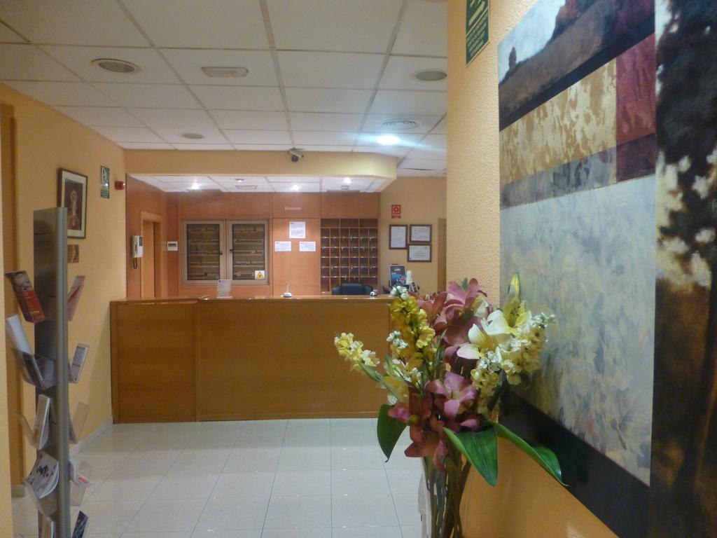 Hostal El Val Alcalá de Henares Zewnętrze zdjęcie