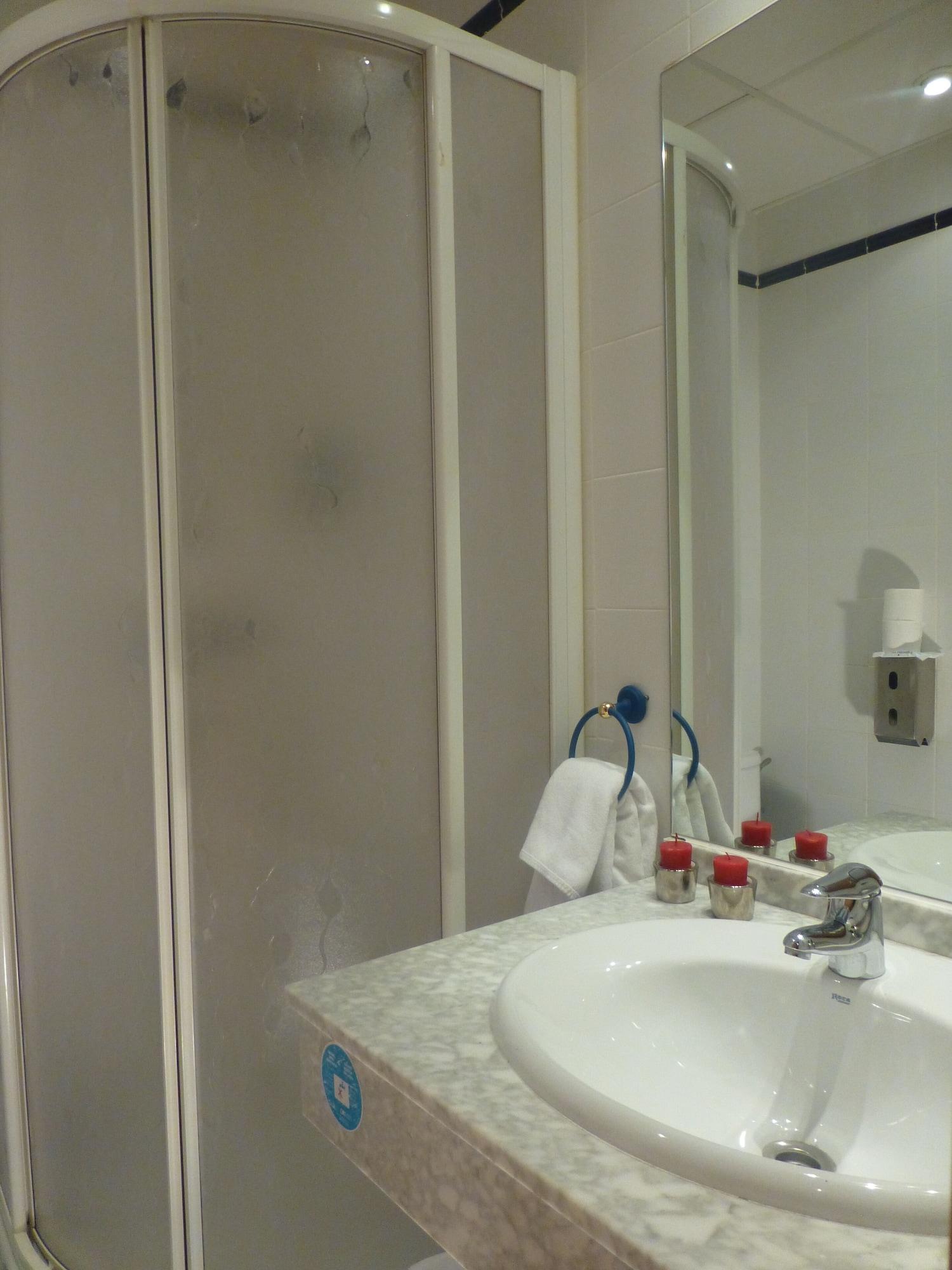 Hostal El Val Alcalá de Henares Zewnętrze zdjęcie