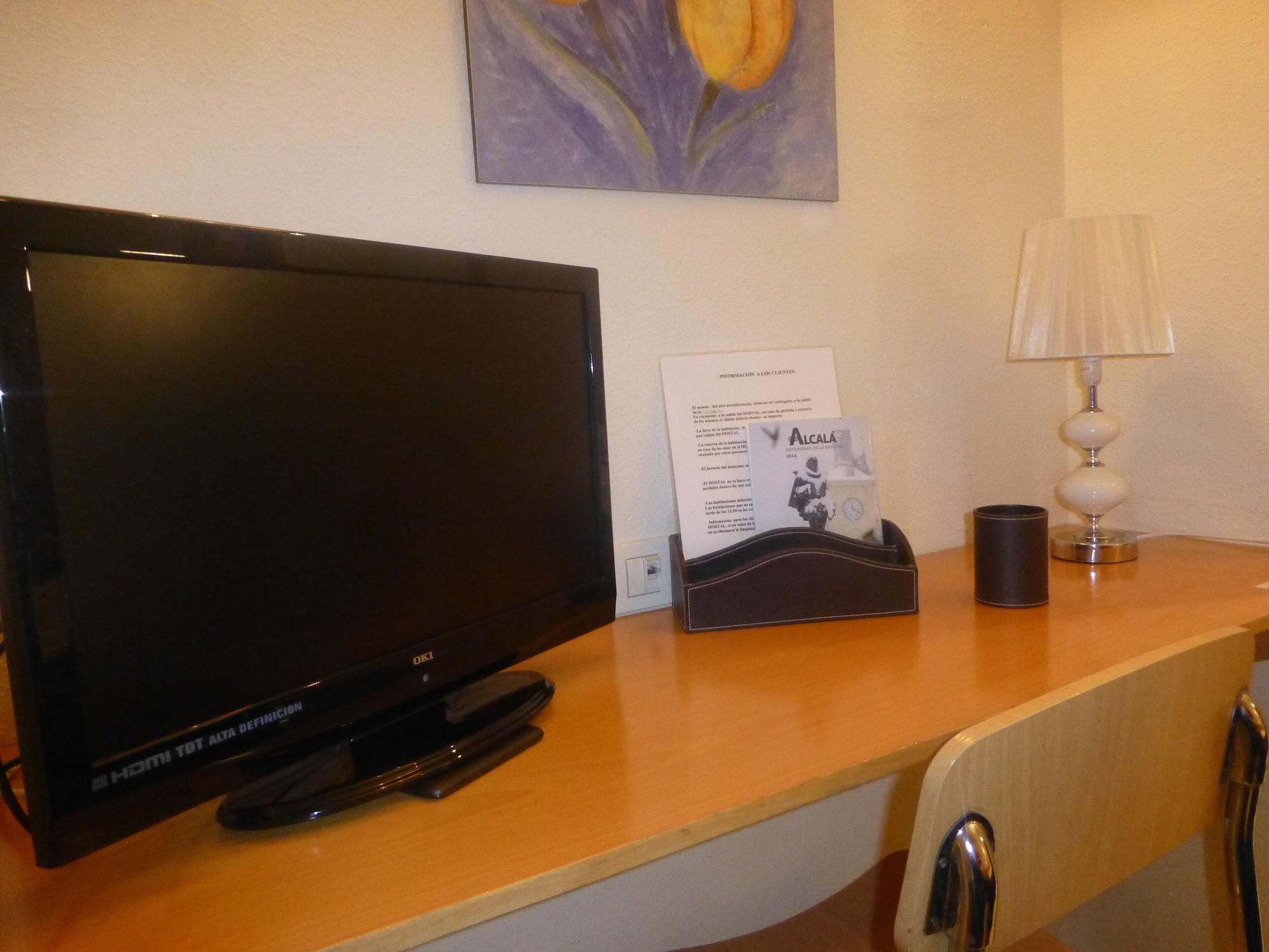 Hostal El Val Alcalá de Henares Zewnętrze zdjęcie
