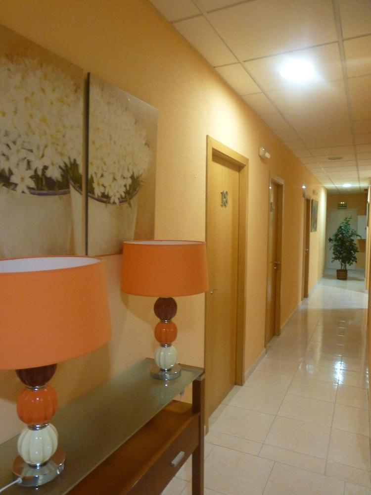 Hostal El Val Alcalá de Henares Zewnętrze zdjęcie