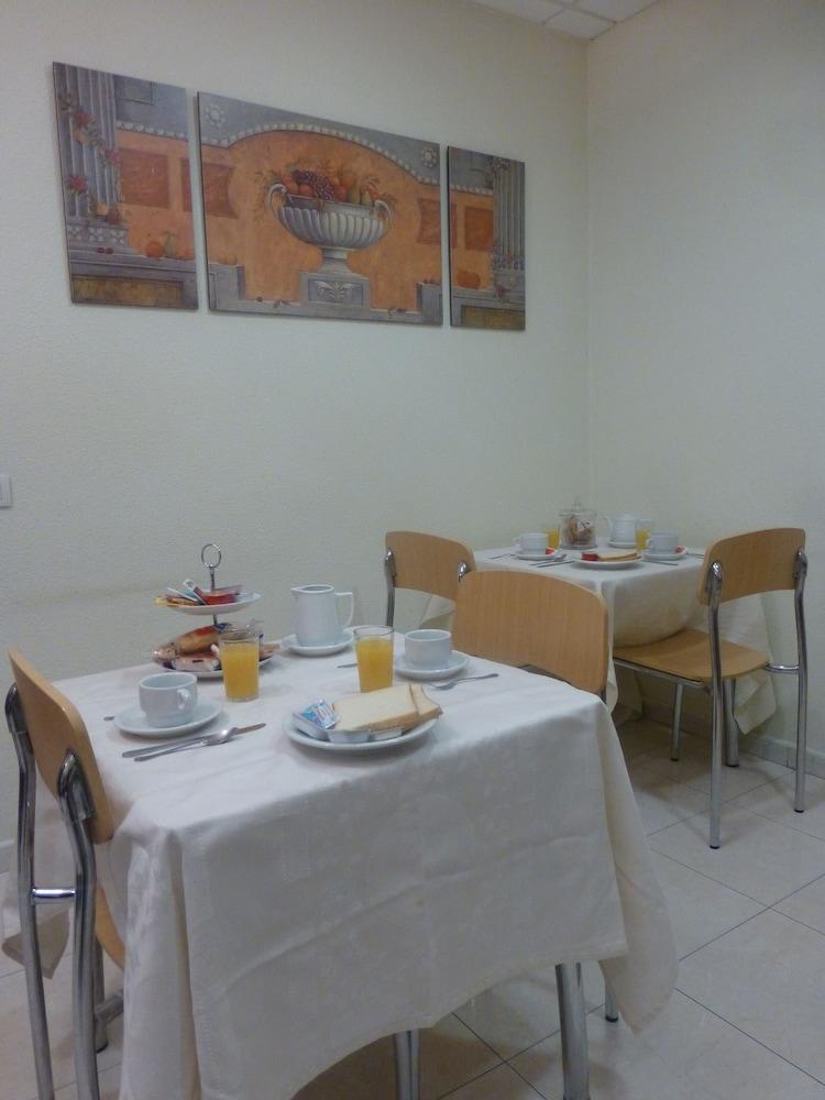 Hotel Hostal El Val Alcalá de Henares Zewnętrze zdjęcie